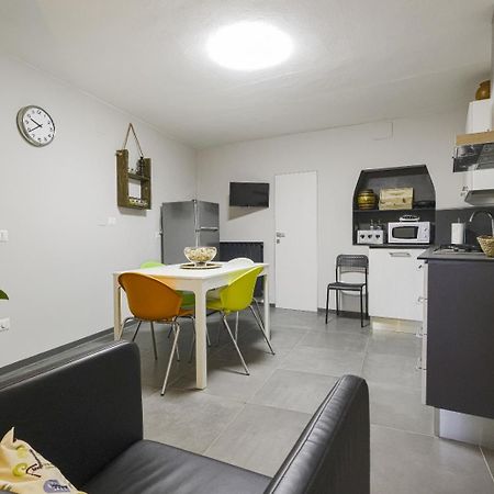 Casa Vacanze Vicolo della Luna Ambra Esterno foto